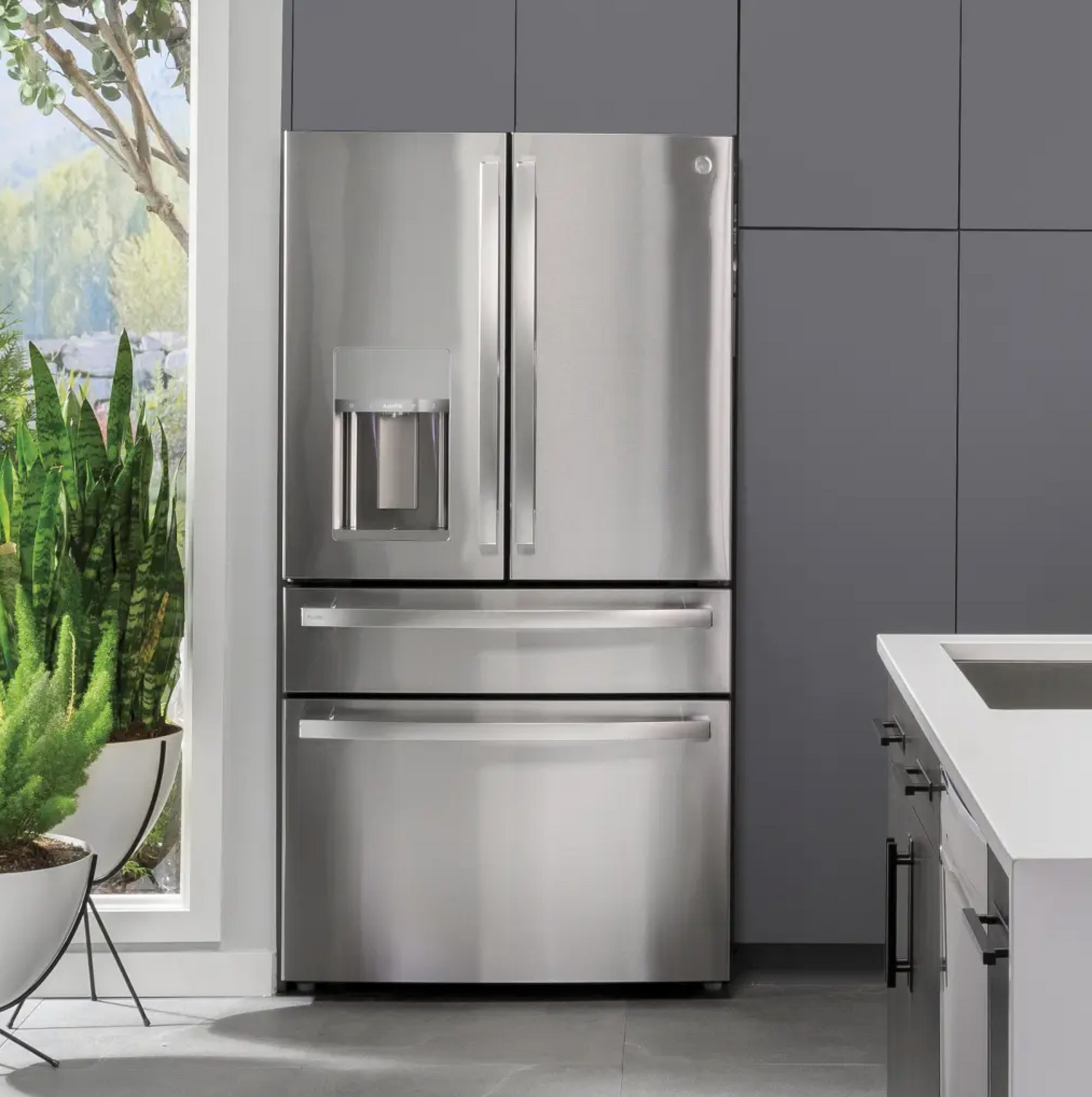 Refrigerators / Freezers